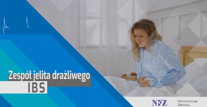 Zdjęcie kolorowe: Na zdjęciu kobieta w łóżku, z bólem trzymająca się za podbrzusze