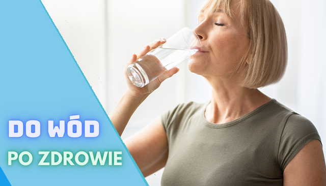 Na zdjęciu kobieta pijąca wodę. Tekst: Do wód po zdrowia - środa z profilaktyką