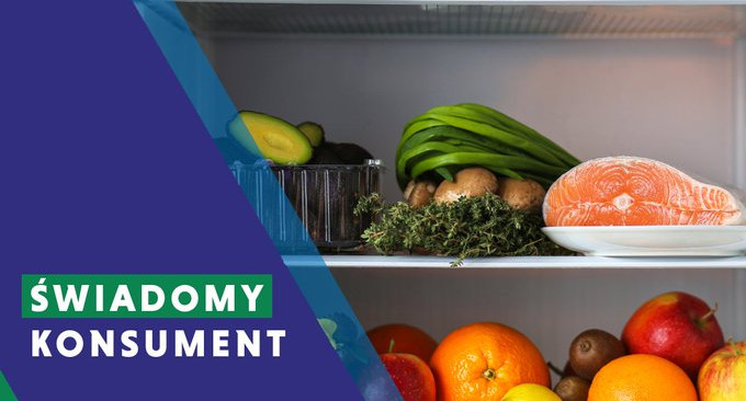 Tekst: Świadomy konsument - Środa z profilaktyką. W tle wnętrze lodówki