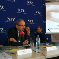 Kolorowa fotografia. Adam Niedzielski, prezes Narodowego Funduszu Zdrowia podczas konferencji prasowej "NFZ dla zdrowia"